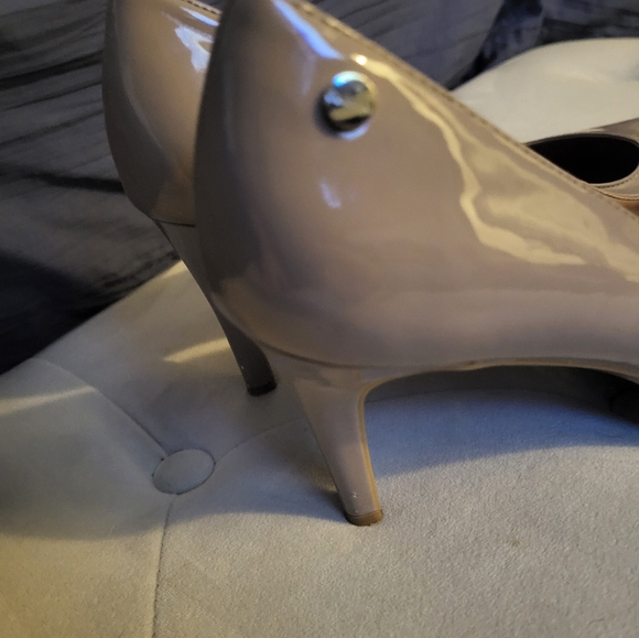 Womens Calvin Klein size 8 tan heels - Picture 4 of 7